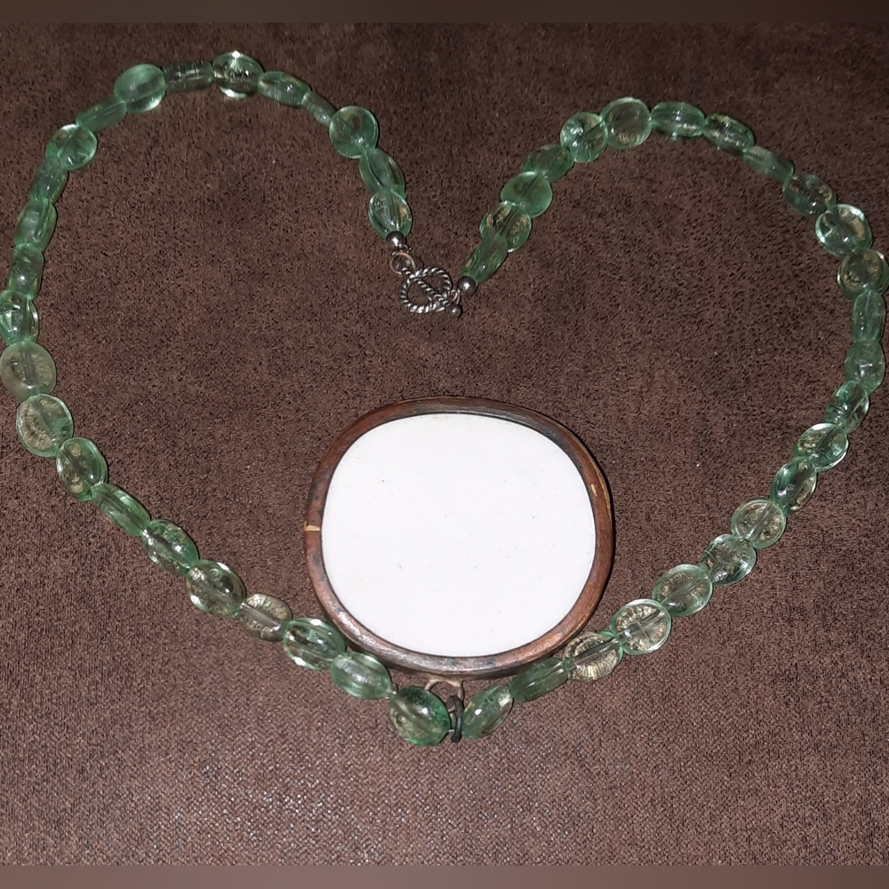 Pottery shard pendant on beaded necklace toggle clasp green and white - Picture 9 of 15